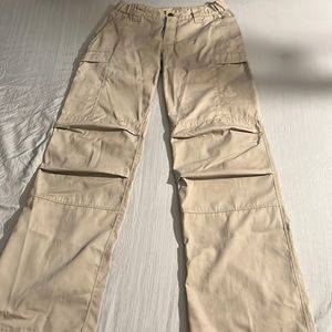 beige 90’s cargo pants!